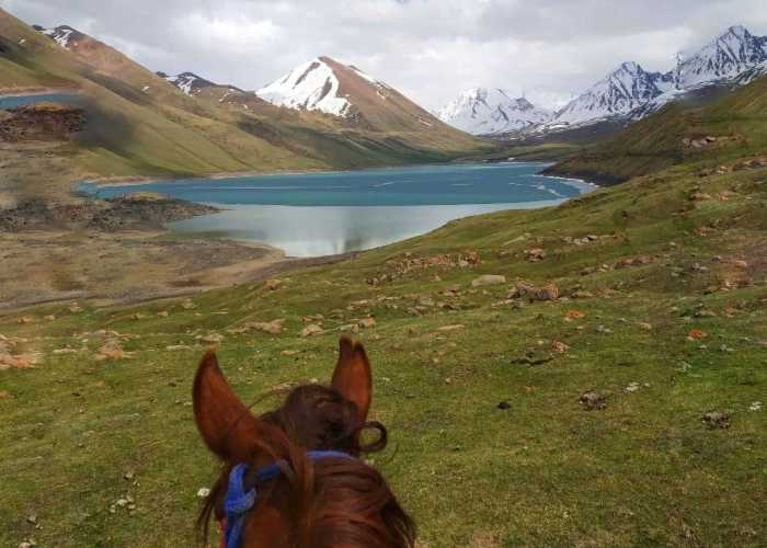 The wings of nomads - horse riding adventure in Kyrgyzstan